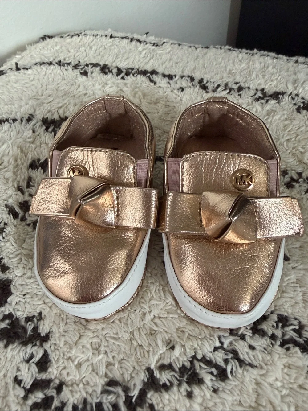 Michael Kors Baby Poppy Rose Gold Bow Slip On Sneakers Infant Size 2 EU 17 shoes
